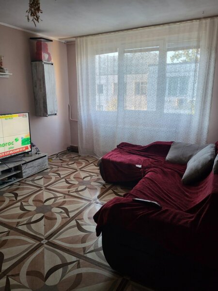 Trei camere cartierul Dr. Taberei, zona metrou Raul Doamnei.