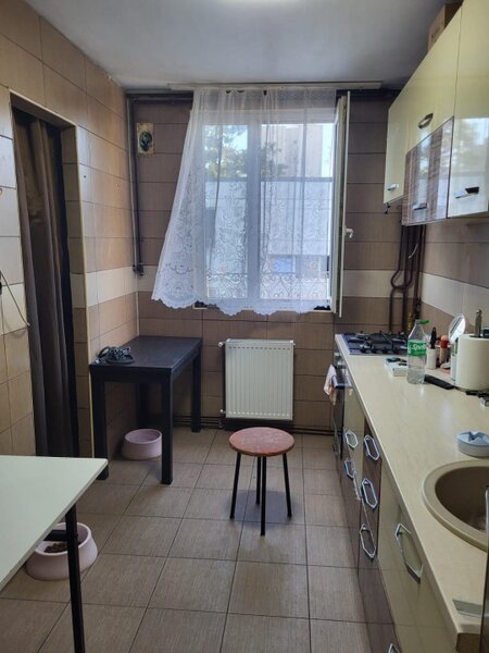 Trei camere cartierul Dr. Taberei, zona metrou Raul Doamnei.