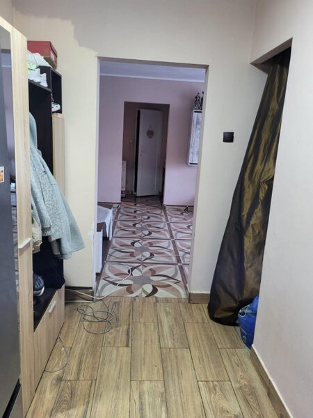 Trei camere cartierul Dr. Taberei, zona metrou Raul Doamnei.