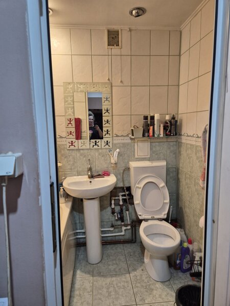 Trei camere cartierul Dr. Taberei, zona metrou Raul Doamnei.